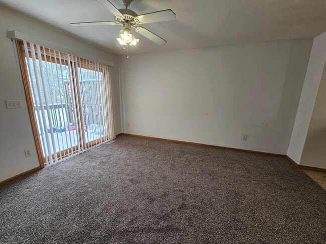 Building Photo - 2 Bedroom 1.5 bath condo with attached gar...