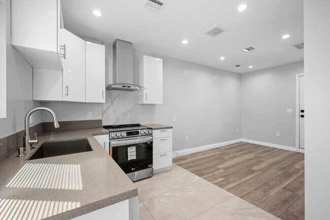 Foto del edificio - 13689 Bracken St