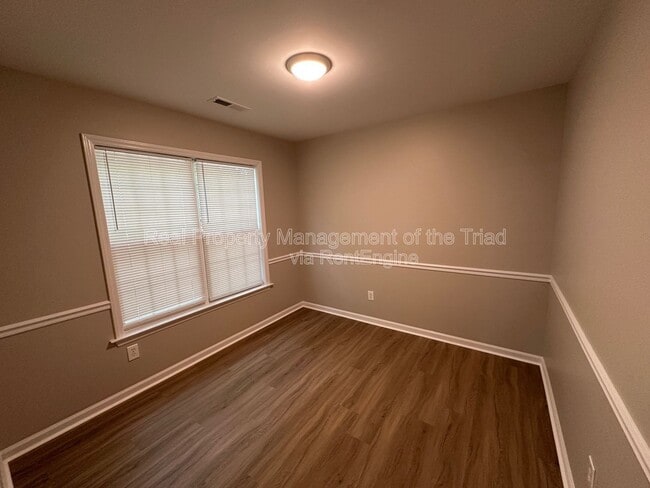 Building Photo - 225 Braeburn Dr