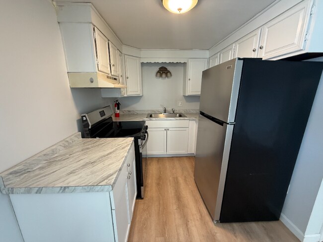 Building Photo - 190 Ashworth Ave