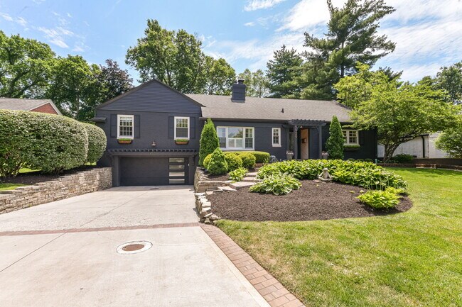 Foto del edificio - 5939 Gladden Dr