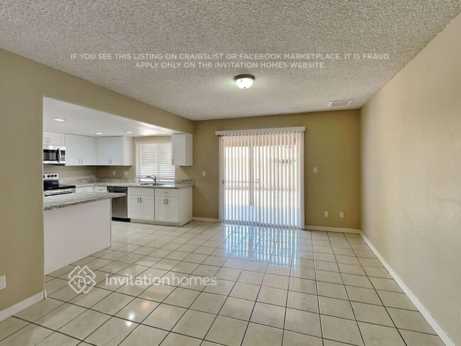 Building Photo - 4637 W Vista Ave