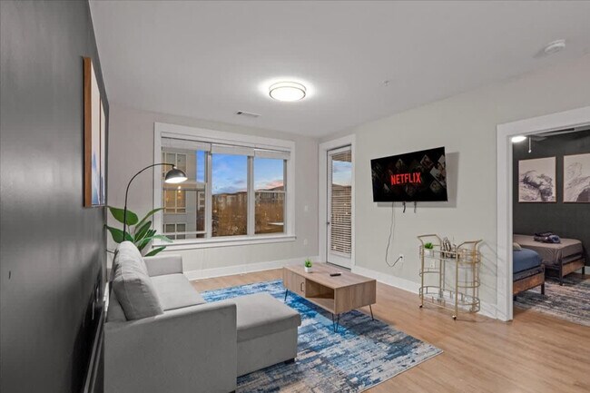 Foto del edificio - 5811 Market Way Dr