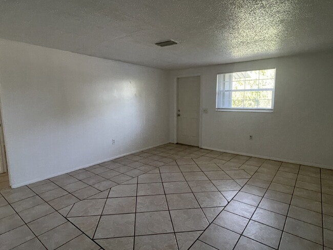 Building Photo - 2-Bedroom and 1-Bathroom