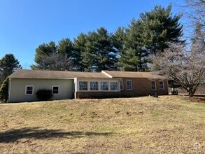Building Photo - 137 Davis Rd