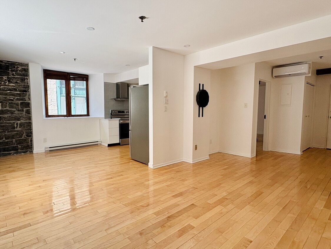 Primary Photo - 215 Rue De La Commune