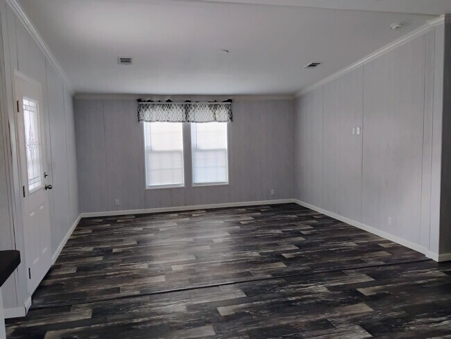 Foto del edificio - 228 Lowe Rd
