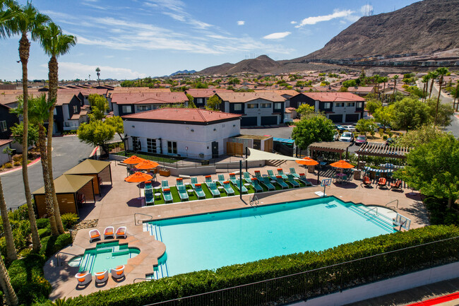 The Townhomes at Horizon Ridge, Henderson, NV, piscina estilo resort - The Townhomes at Horizon Ridge