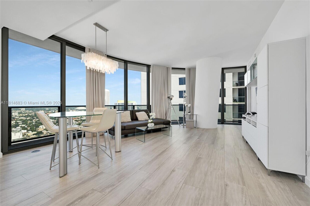 Foto principal - 55 SW 9th St