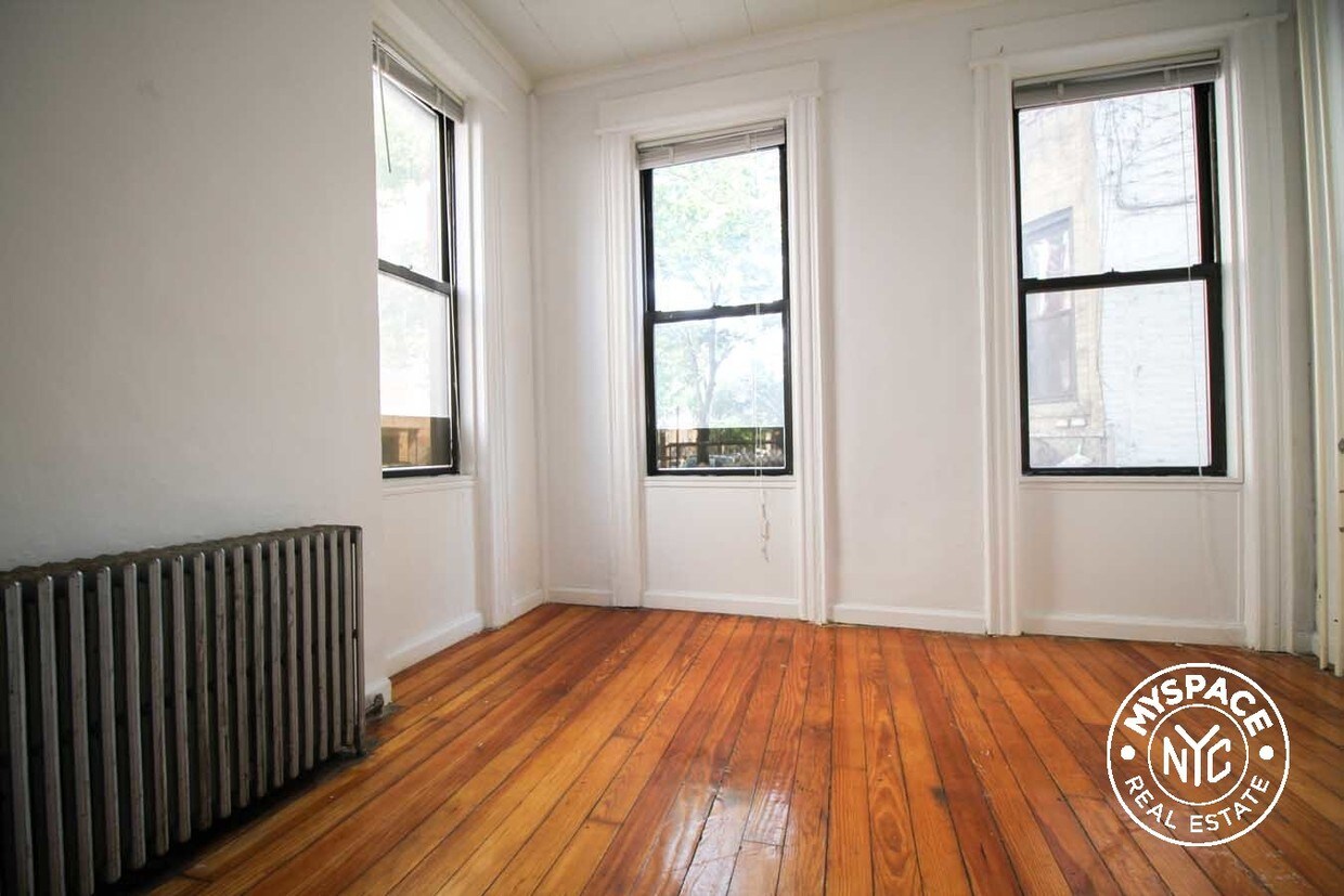 Primary Photo - 970 Seneca Ave