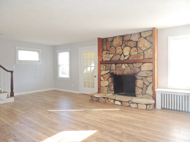 Foto del edificio - Impressively Renovated 4 Bedroom Cleveland Heights, Ohio Colonial for Rent!