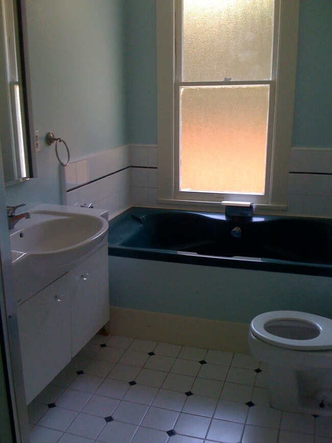 Bathroom - 417 Mountain View Ave