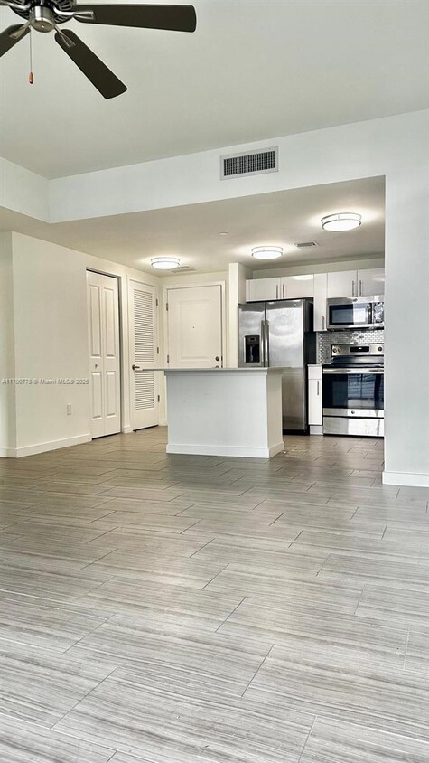Primary Photo - 1776 Polk St