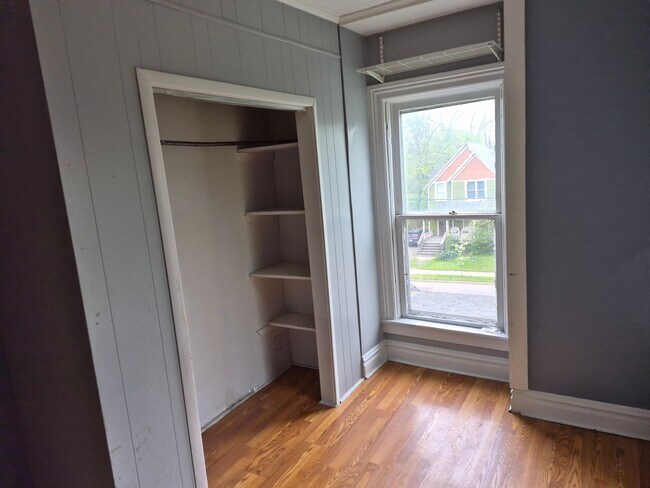 Foto del edificio - 227 Douglas Ave