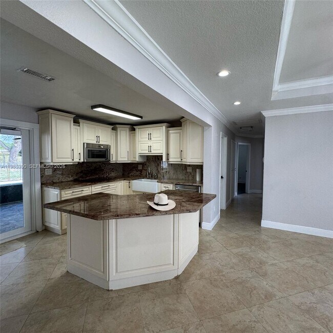 Foto del edificio - 4261 SW 22nd St