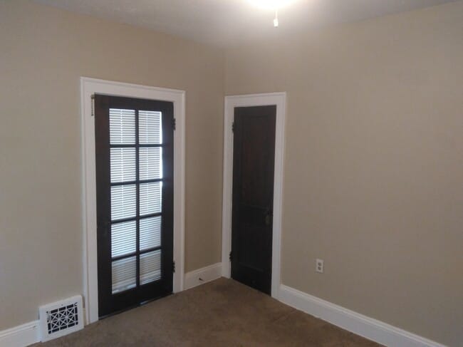 Building Photo - 1297 Warren Rd