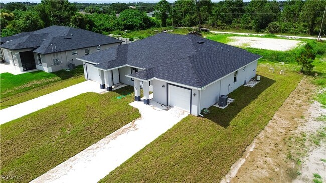 Foto del edificio - 873 Duplex St E