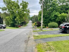 Building Photo - 429 W Lawrence St