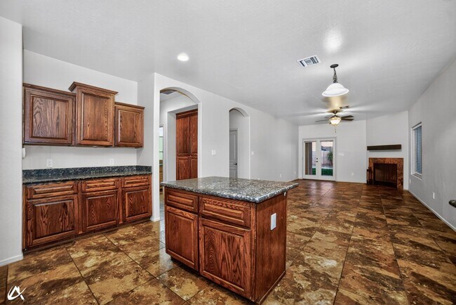 Building Photo - 2523 S 41st Ave