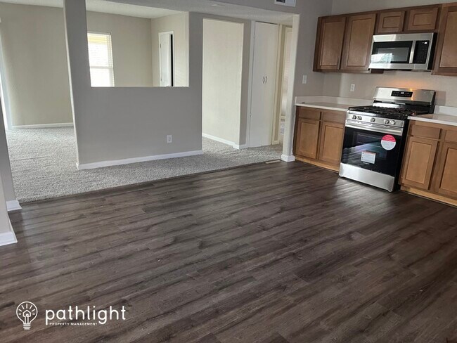 Foto del edificio - 640 Mountain View Avenue NE