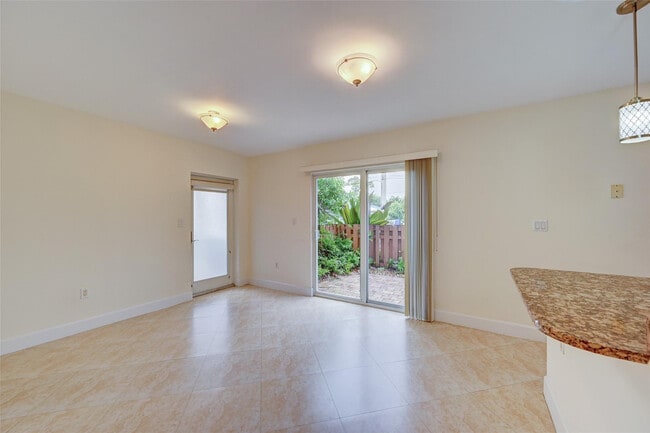 Building Photo - 410 SW 15th St