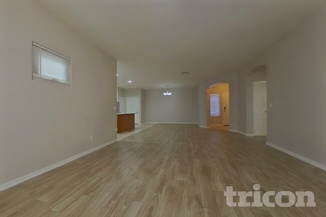 Building Photo - 5010 W Fawn Dr