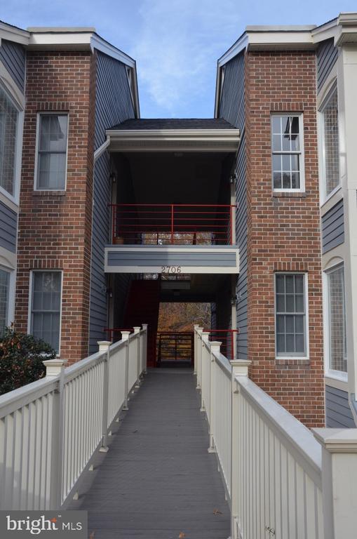 Building Photo - 2706 Summerview Way