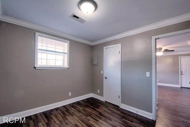 Building Photo - 1601 2nd Way NE