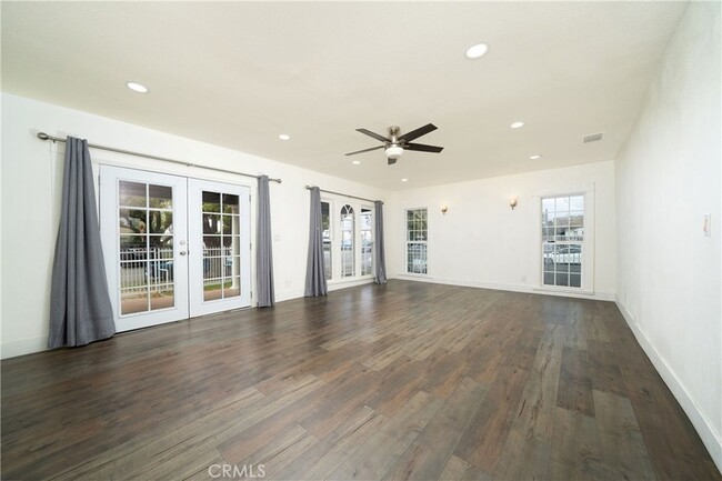 Building Photo - 201 S Orange Ave