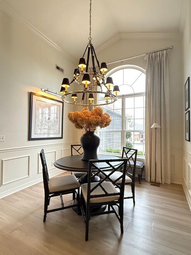 Foto del edificio - Available Mid-June! Stunning Home Near Col...