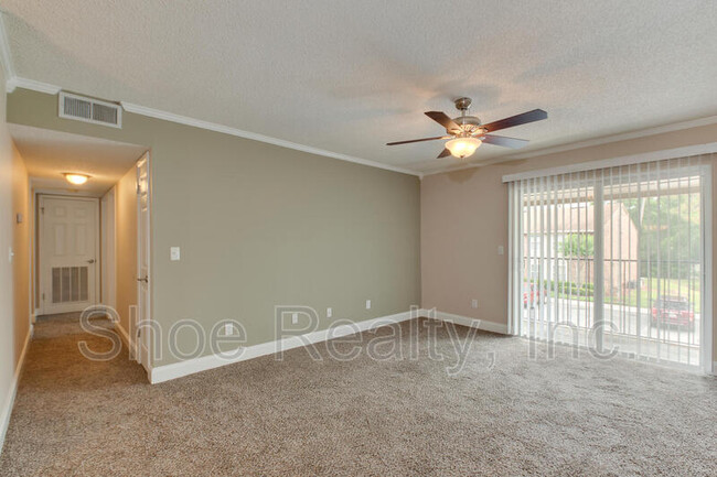 Building Photo - 3737 Loretto Rd