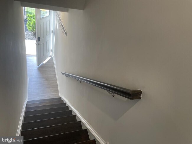 Foto del edificio - 9500 Watts Rd