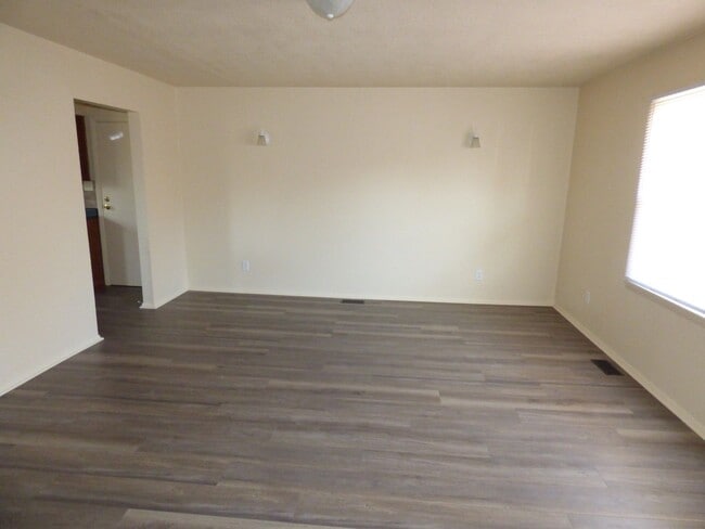 Building Photo - 6914 Autumn View Dr