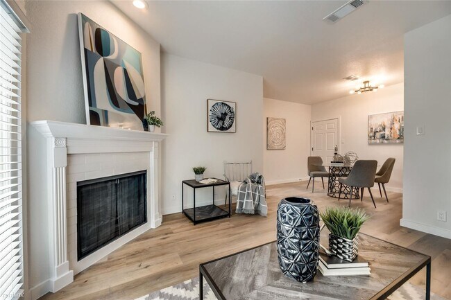 Building Photo - 2 br, 2 bath House - 4104 Cole Ave Apt 105