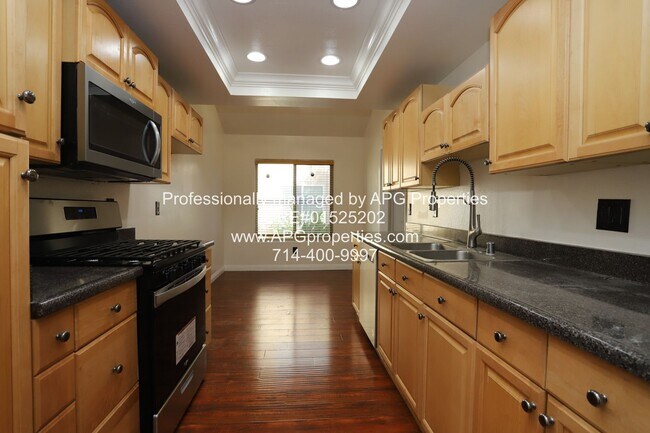 Foto del edificio - 2 Bed + 2 bath split level Condo with a 2 ...