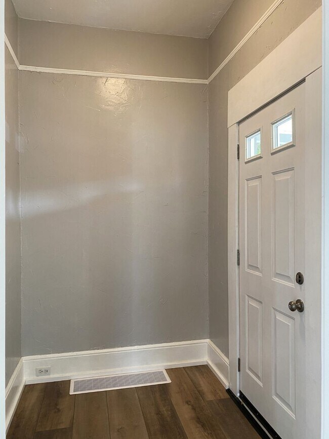Foto del edificio - 903 E 8th St