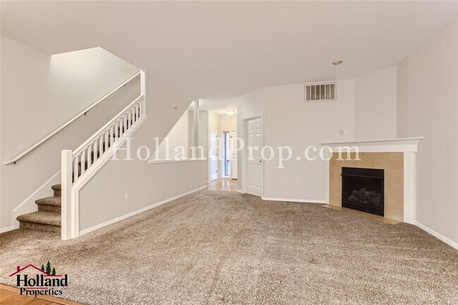 Foto del edificio - Fantastic Hillsboro Townhouse In Prime Loc...