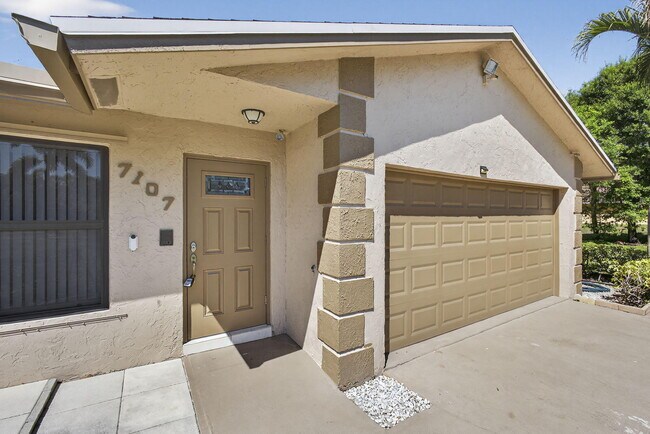 Foto del edificio - 7107 181st Ct N