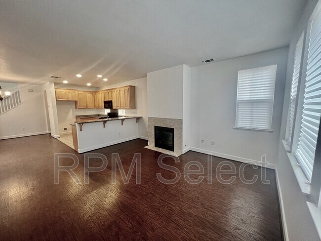 Building Photo - 473 Lexington Dr