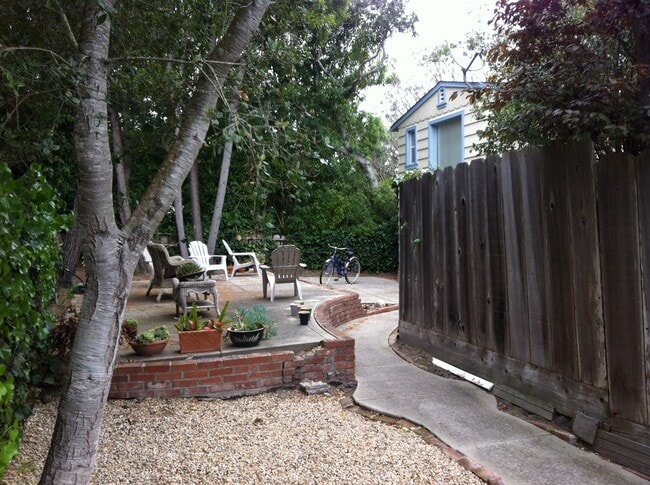 Building Photo - Via Ventura (32)