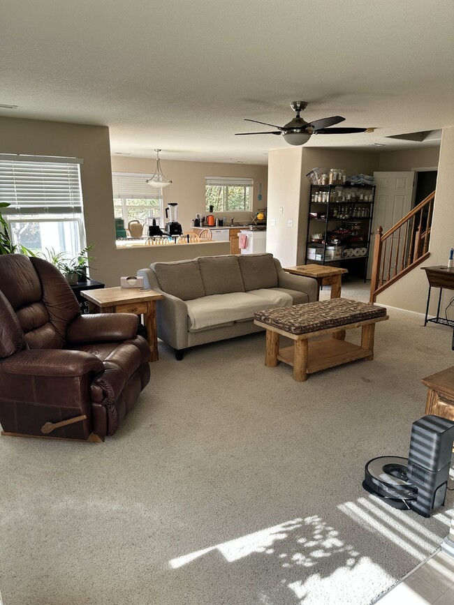 Building Photo - "Spacious & Stylish 3-Bed Townhouse in Eng...