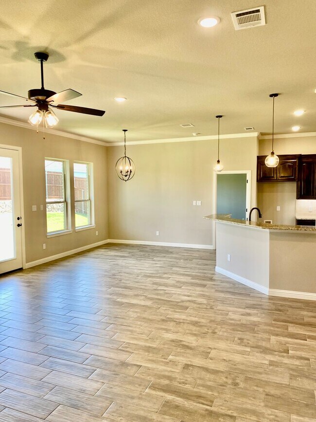Building Photo - Brand new home on FW Side of Town