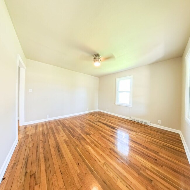 Foto del edificio - Newly updated 2 bedroom 1 bathroom home-Ad...
