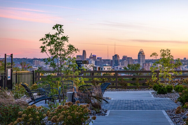 Building Photo - Tapestry Ridge