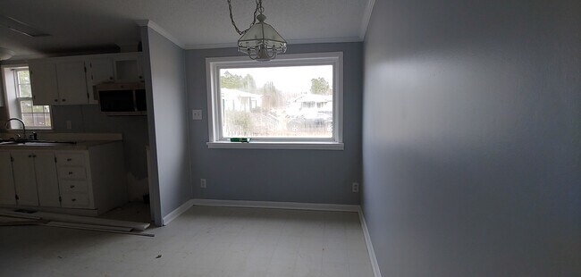 Building Photo - 3853 Stern Dr