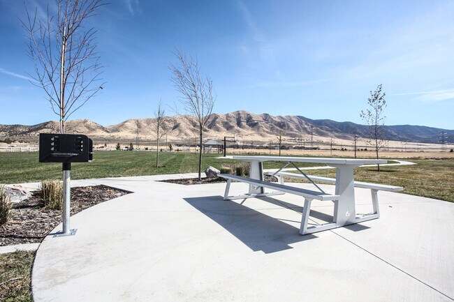 Building Photo - 2370 E Wild Horse Way
