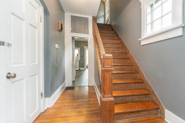 ENTRADA - 2158 Indiana Ave