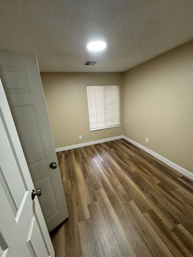 Building Photo - Charming 3-Bedroom Home in Northwest Bakersfield