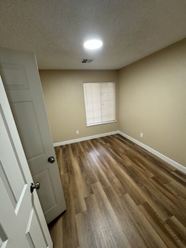 Foto del edificio - Charming 3-Bedroom Home in Northwest Bakersfield