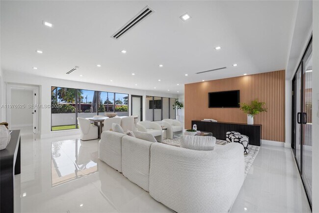 Building Photo - 1931 NE 186th Dr